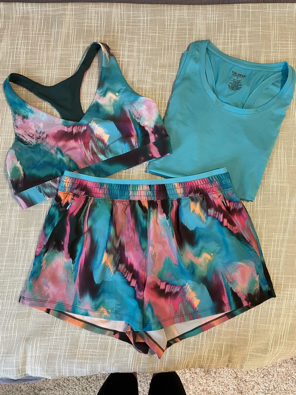 TEK GEAR Multi-Color Athletic Set with Watercolor Print, Size L